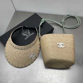 Сумка Chanel из рафии по цене 3800 фун