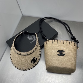 Сумка Chanel из рафии по цене 3800 фун