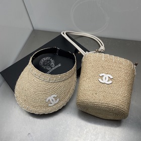 Сумка Chanel из рафии по цене 3800 фун