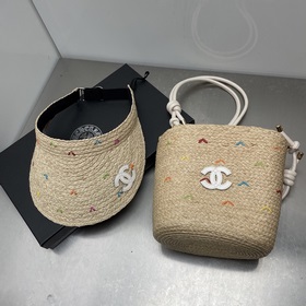 Сумка Chanel из рафии по цене 3800 фун