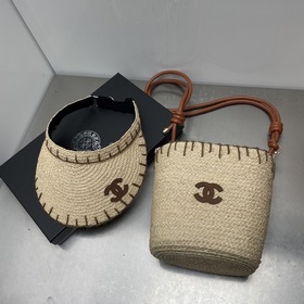 Сумка Chanel из рафии по цене 3800 фун