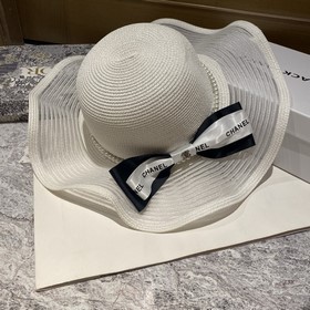 Соломенная шляпа Chanel с оборками