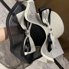 Соломенная шляпа Chanel с оборками