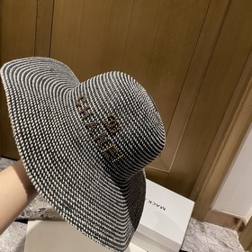 Шляпа Chanel с широкими полями