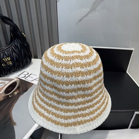 Новая вязаная шляпа-котел от CHANEL, и