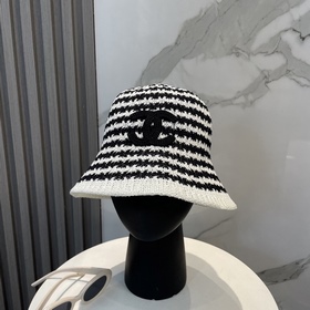 Новая вязаная шляпа-котел от CHANEL, и