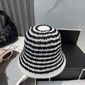 Новая вязаная шляпа-котел от CHANEL, и