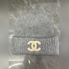 Шерстяная вязаная шапка Chanel. Ткань 