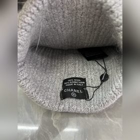 Шерстяная вязаная шапка Chanel. Ткань 
