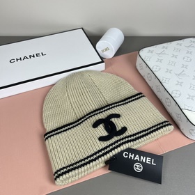 Официальный сайт Chanel представляет э