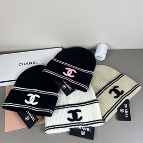 Официальный сайт Chanel представляет э