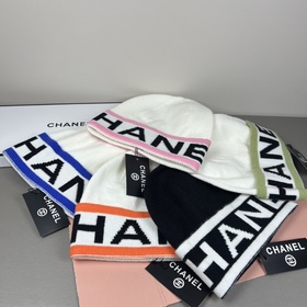 Официальный сайт Chanel представляет э