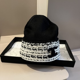 Новая вязаная шапка Chanel с упаковкой