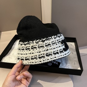Новая вязаная шапка Chanel с упаковкой