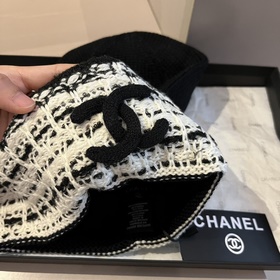 Новая вязаная шапка Chanel с упаковкой