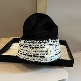 Новая вязаная шапка Chanel с упаковкой