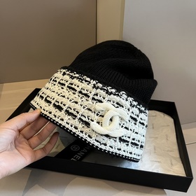 Новая вязаная шапка Chanel с упаковкой