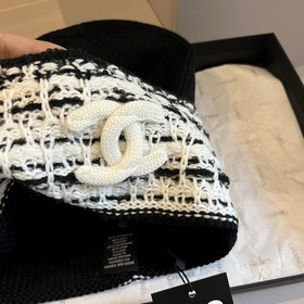 Новая вязаная шапка Chanel с упаковкой