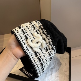 Новая вязаная шапка Chanel с упаковкой