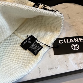 Новая вязаная шапка Chanel с упаковкой
