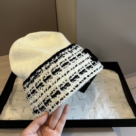 Новая вязаная шапка Chanel с упаковкой