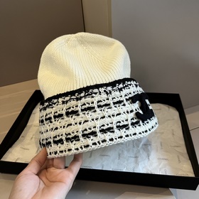 Новая вязаная шапка Chanel с упаковкой