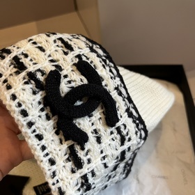 Новая вязаная шапка Chanel с упаковкой