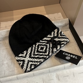 Шляпа из вязаной шерсти Chanel