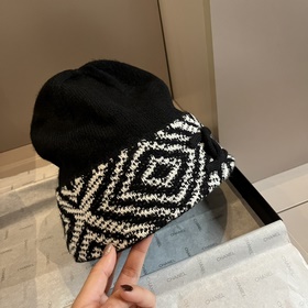 Шляпа из вязаной шерсти Chanel