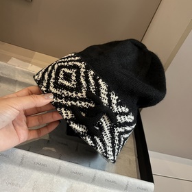 Шляпа из вязаной шерсти Chanel