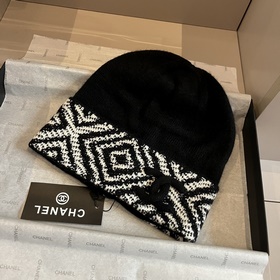 Шляпа из вязаной шерсти Chanel