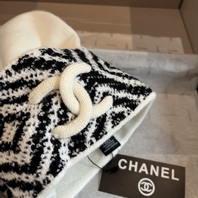Шляпа из вязаной шерсти Chanel