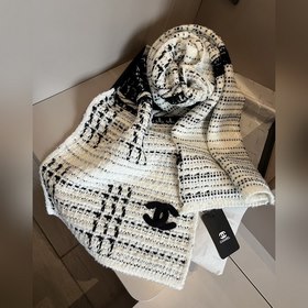 Комплект вязаной шапки шарфа Chanel в 