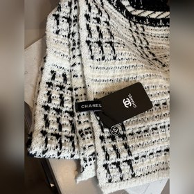 Комплект вязаной шапки шарфа Chanel в 