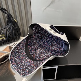 Новинка от Chanel： двусторонняя вышита
