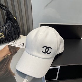 Новинка от Chanel： двусторонняя вышита