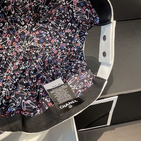 Новинка от Chanel： двусторонняя вышита