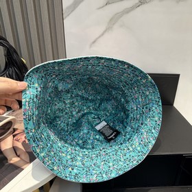 Новинка от Chanel： двусторонняя вышита