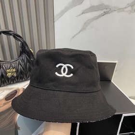 Новинка от Chanel： двусторонняя вышита