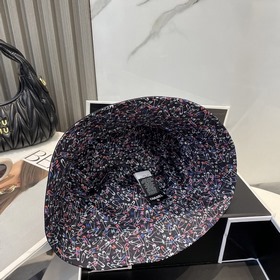 Новинка от Chanel： двусторонняя вышита