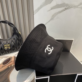 Новинка от Chanel： двусторонняя вышита