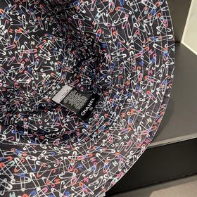 Новинка от Chanel： двусторонняя вышита