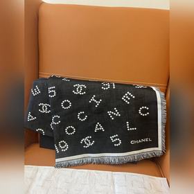 Шедевр от CHANEL： шарф, изготовленный 