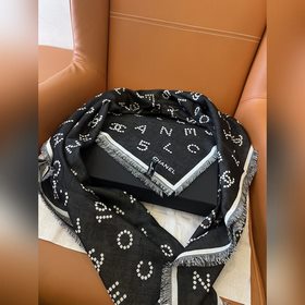 Шедевр от CHANEL： шарф, изготовленный 