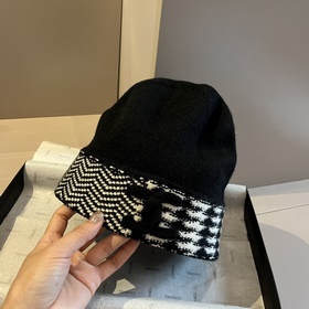 Шляпа из вязаной шерсти Chanel