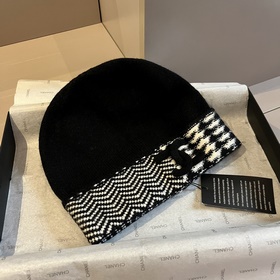 Шляпа из вязаной шерсти Chanel