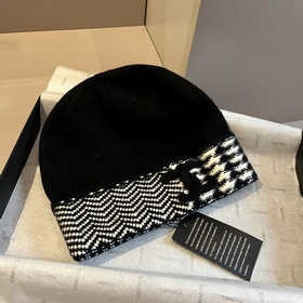 Шляпа из вязаной шерсти Chanel