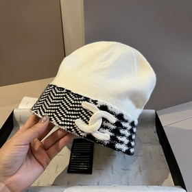 Шляпа из вязаной шерсти Chanel