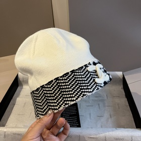 Шляпа из вязаной шерсти Chanel