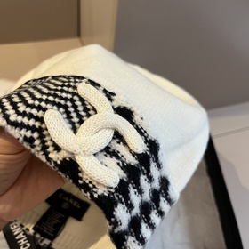 Шляпа из вязаной шерсти Chanel